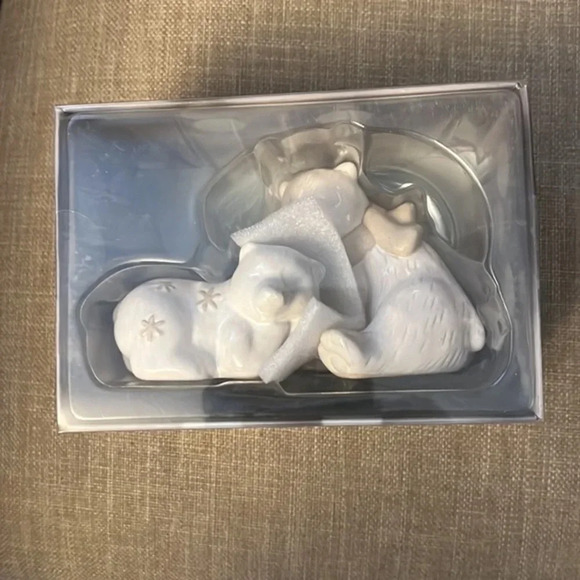 St. Nicholas Square Jingling Juniper Bears Salt‎ & Pepper Shaker Set - Picture 4 of 4